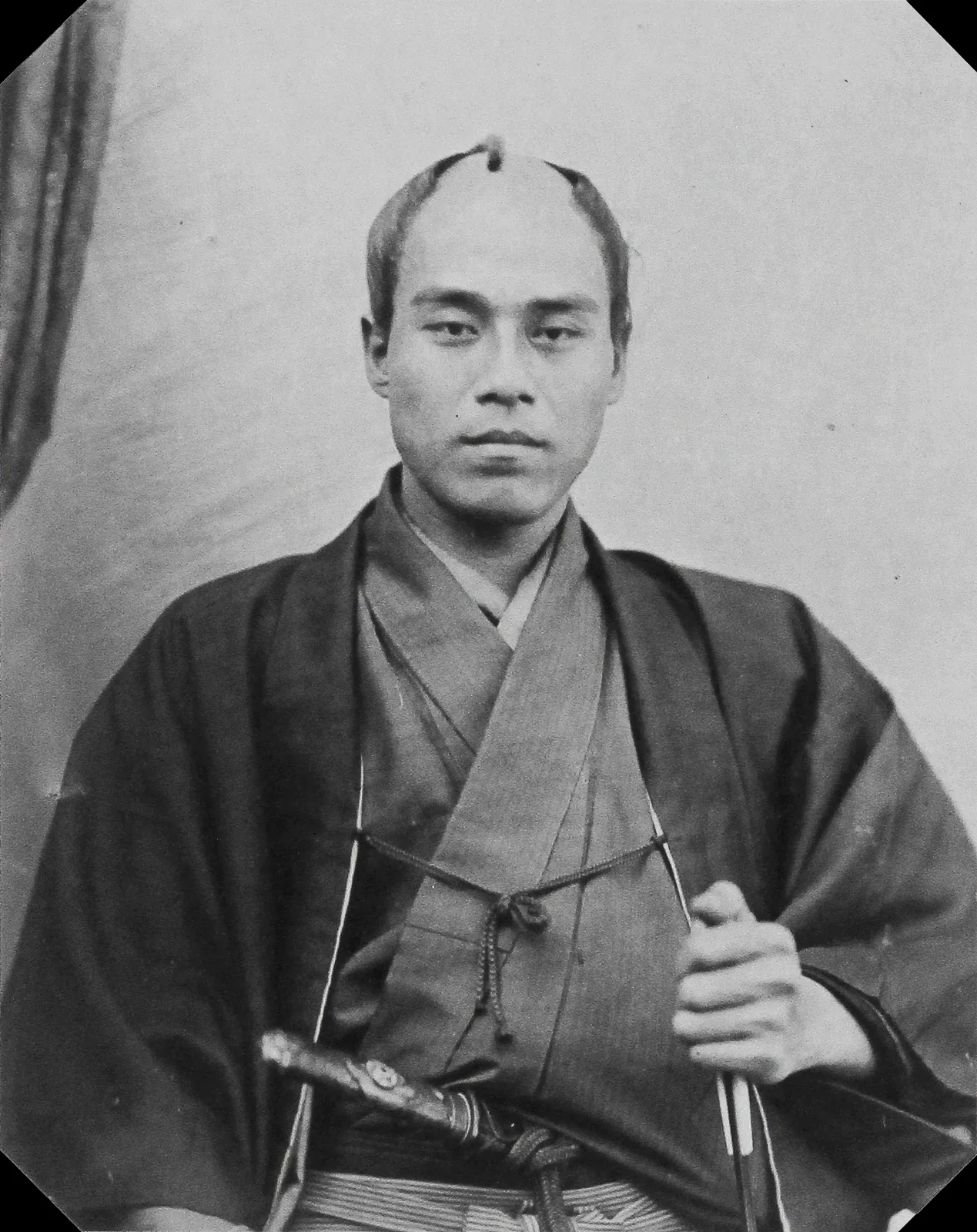1862年、パリで撮影された福沢諭吉