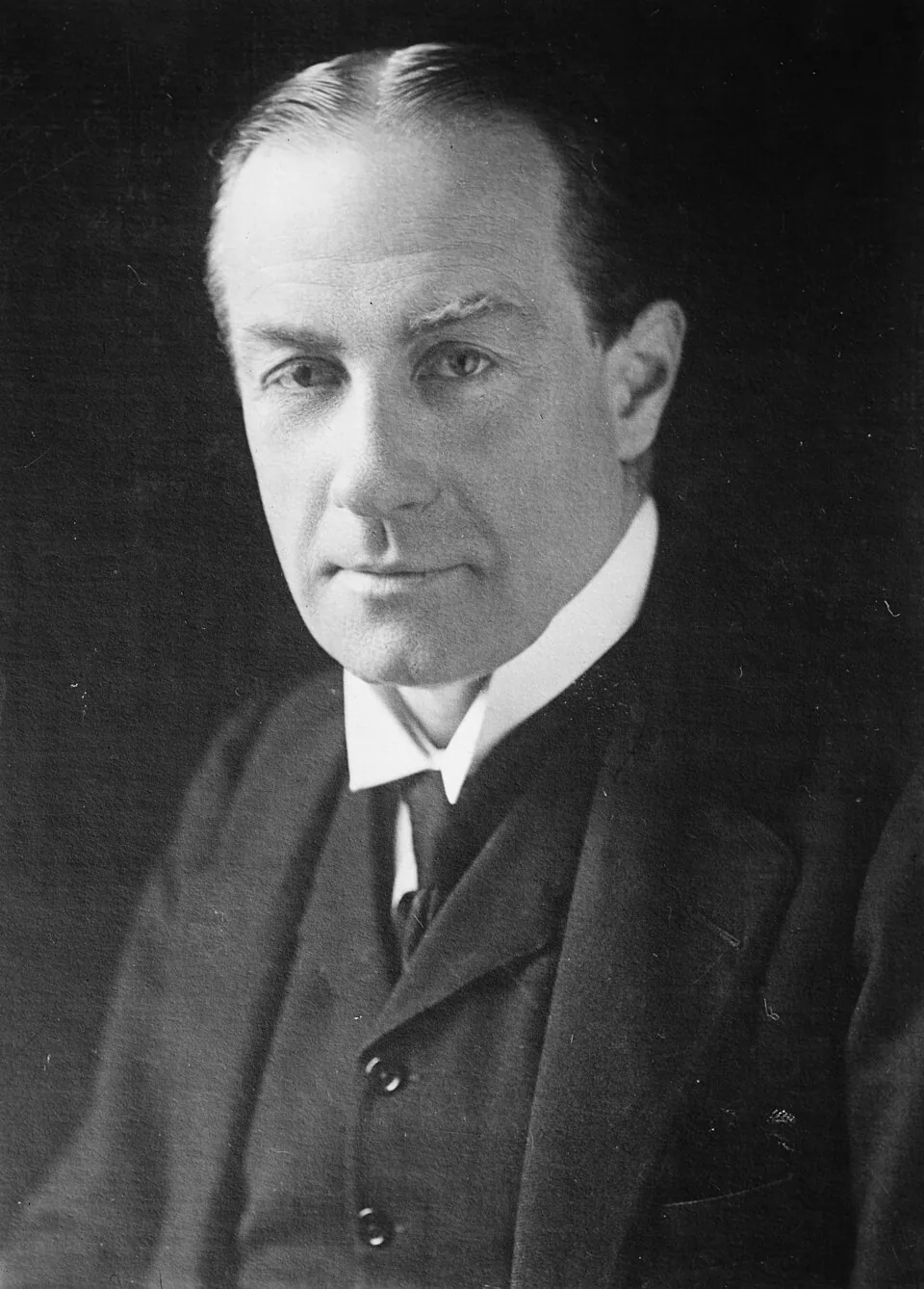 ウォルター・ストーンマンが1920年ごろ撮影した政治家スタンリー・ボールドウィンの肖像